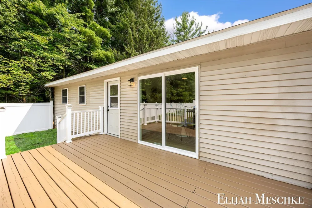 3240 E Riley Thompson Road Dalton Township, MI 49457
