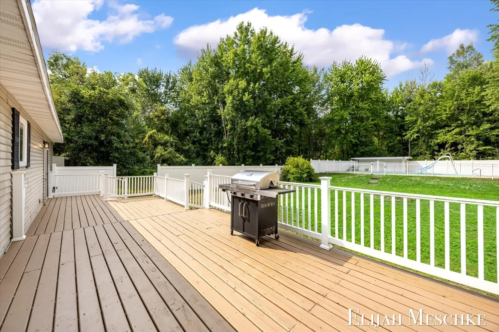 3240 E Riley Thompson Road Dalton Township, MI 49457