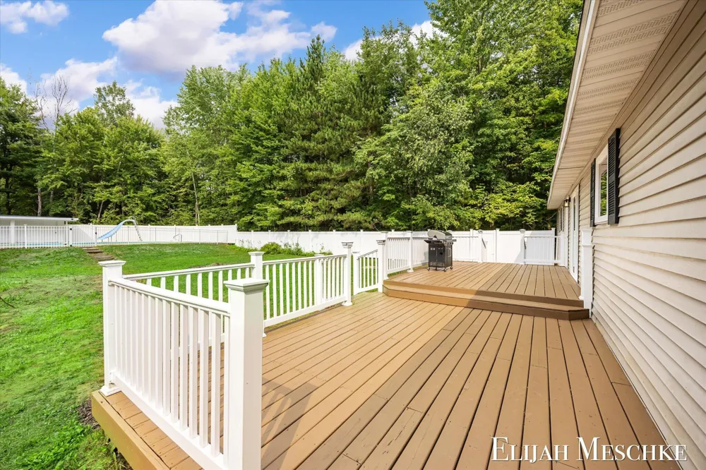 3240 E Riley Thompson Road Dalton Township, MI 49457