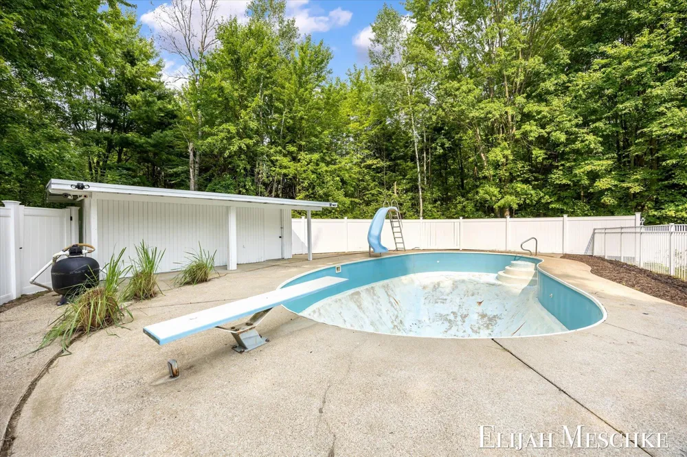 3240 E Riley Thompson Road Dalton Township, MI 49457