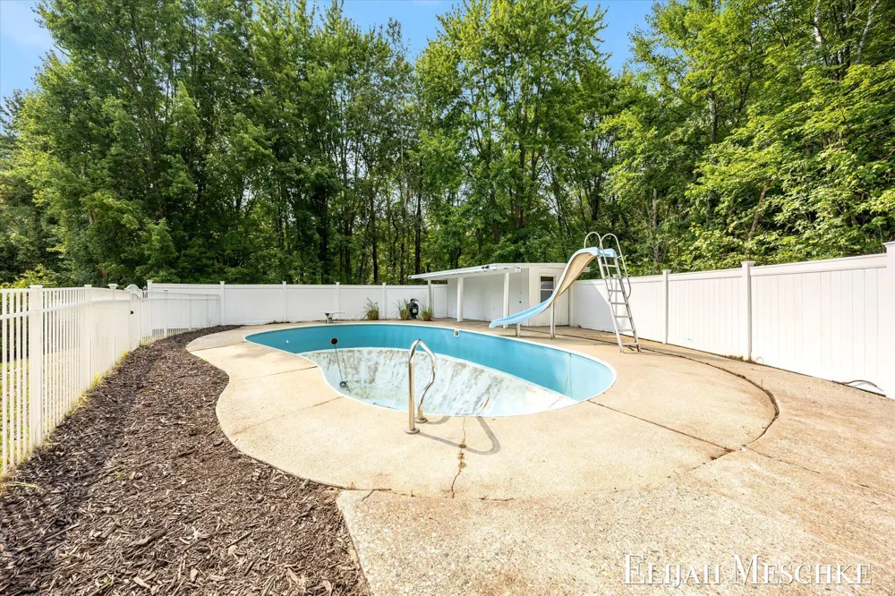 3240 E Riley Thompson Road Dalton Township, MI 49457