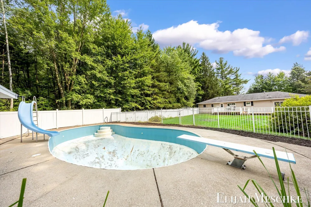 3240 E Riley Thompson Road Dalton Township, MI 49457