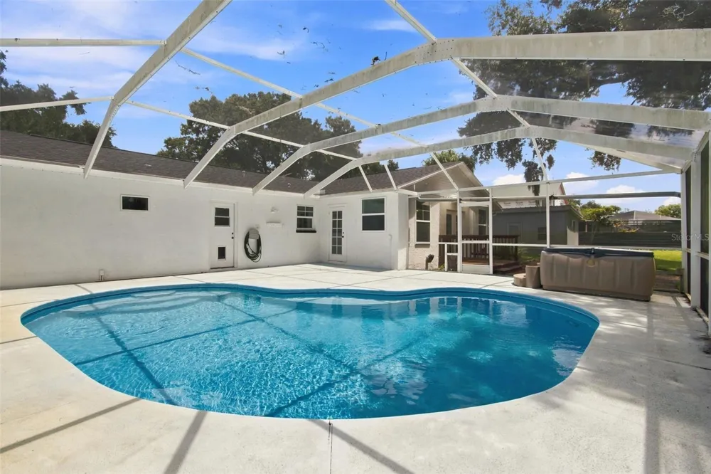 210 LAKE HOBBS ROAD Lutz, FL 33548