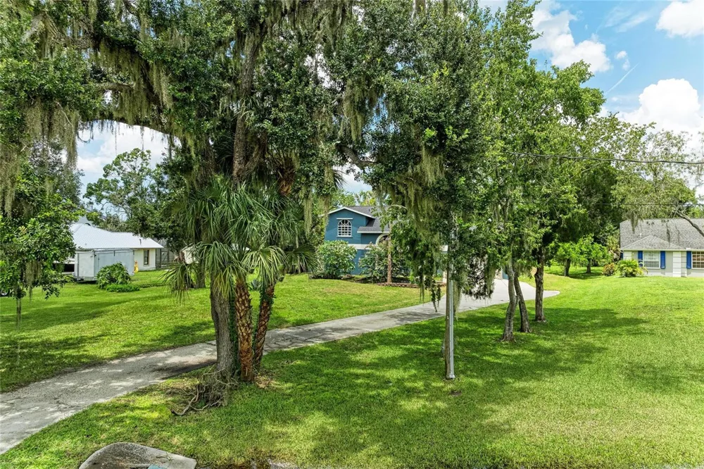 6519 28TH AVENUE E Bradenton, FL 34208
