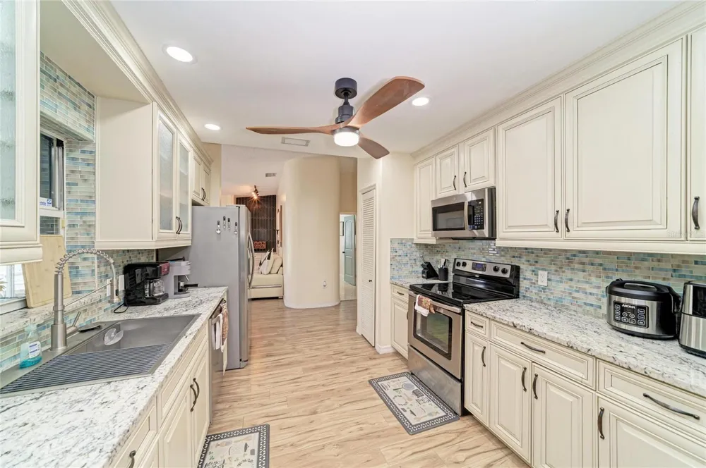 6519 28TH AVENUE E Bradenton, FL 34208