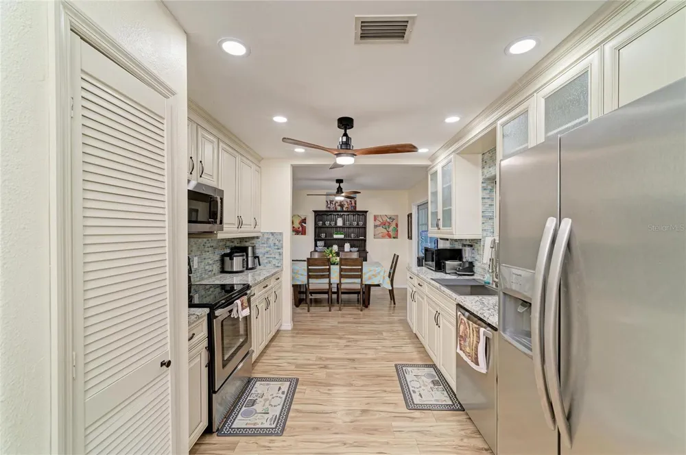 6519 28TH AVENUE E Bradenton, FL 34208