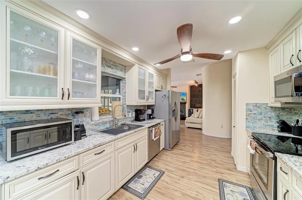 6519 28TH AVENUE E Bradenton, FL 34208