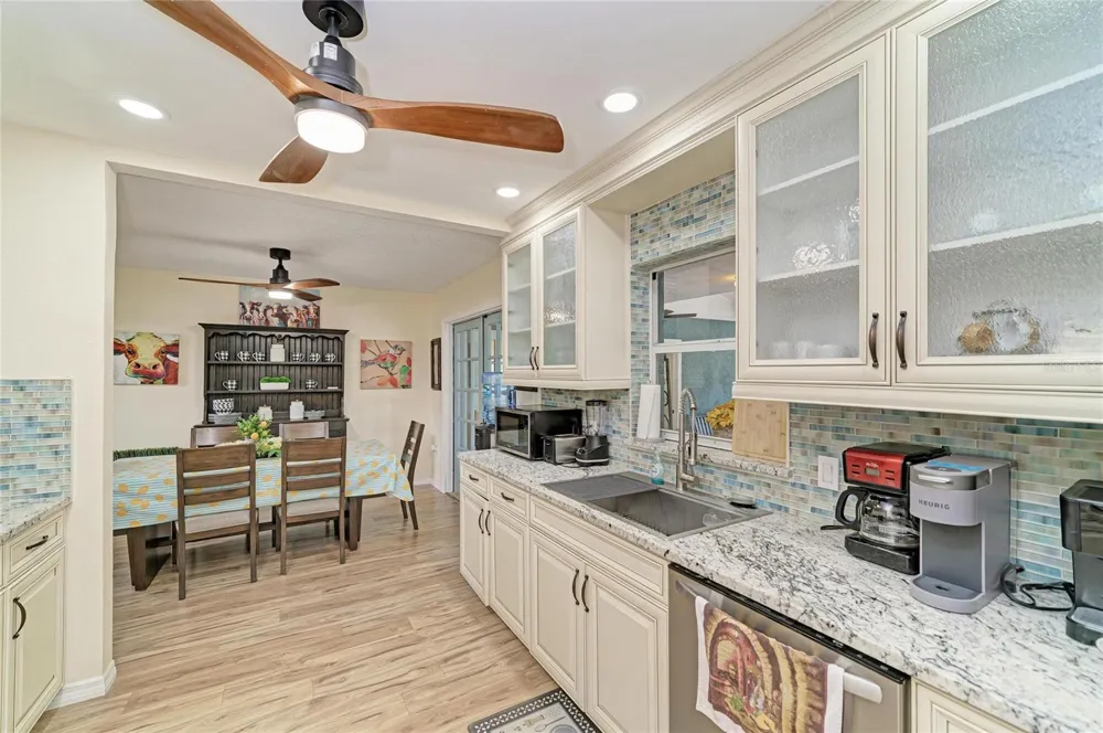 6519 28TH AVENUE E Bradenton, FL 34208