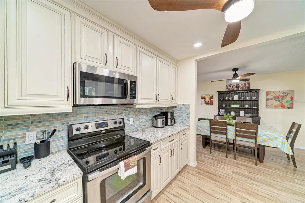 6519 28TH AVENUE E Bradenton, FL 34208