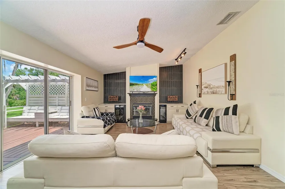 6519 28TH AVENUE E Bradenton, FL 34208