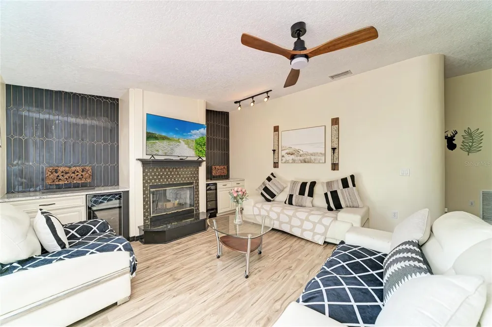 6519 28TH AVENUE E Bradenton, FL 34208