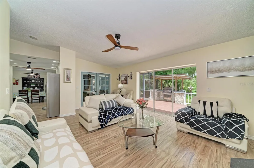 6519 28TH AVENUE E Bradenton, FL 34208