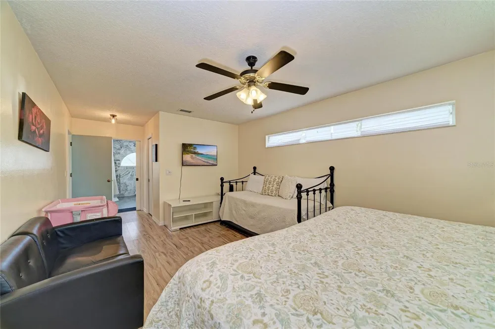 6519 28TH AVENUE E Bradenton, FL 34208