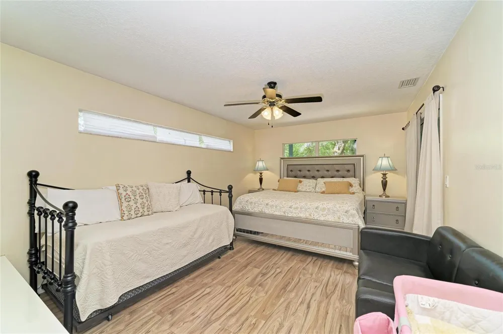 6519 28TH AVENUE E Bradenton, FL 34208