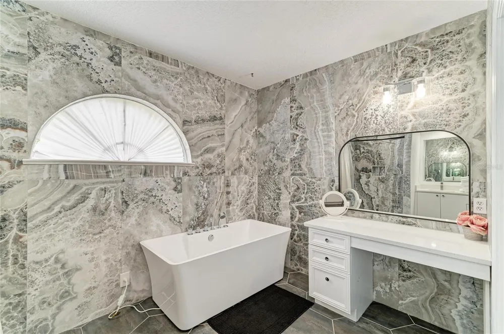 6519 28TH AVENUE E Bradenton, FL 34208