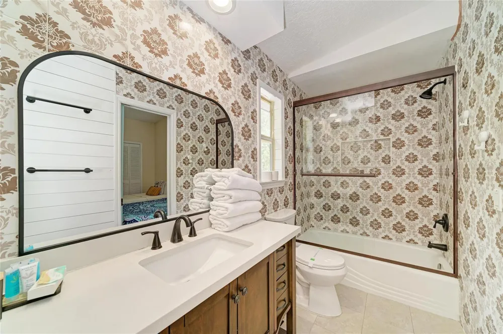 6519 28TH AVENUE E Bradenton, FL 34208
