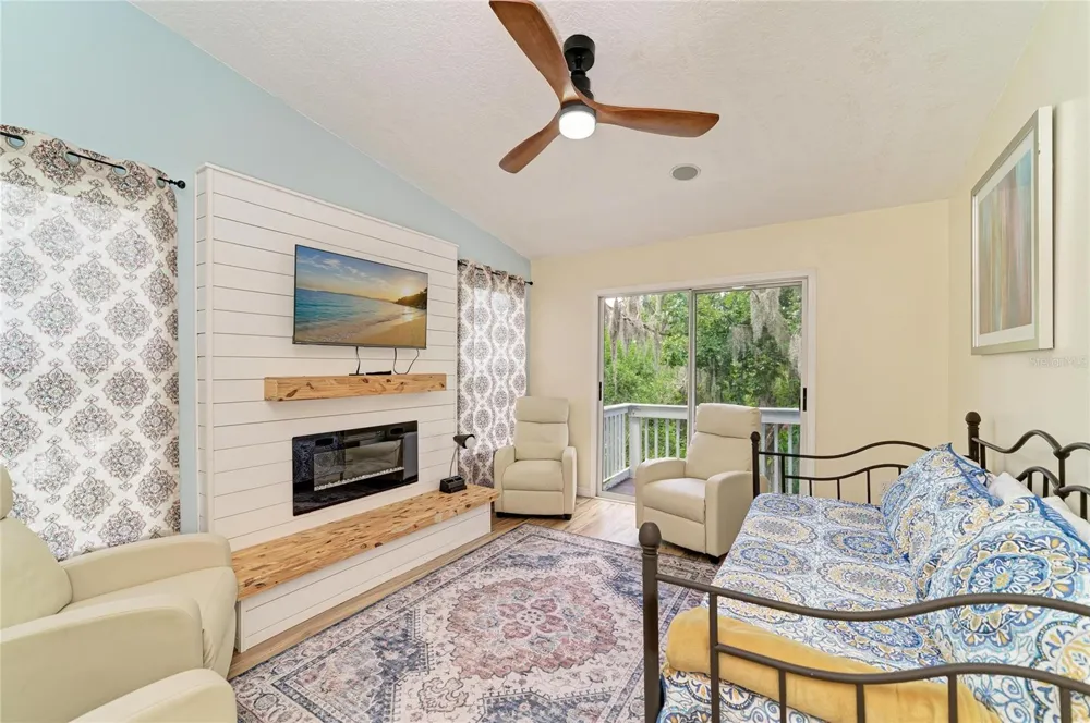 6519 28TH AVENUE E Bradenton, FL 34208