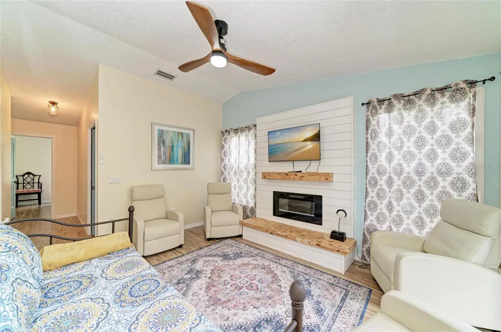 6519 28TH AVENUE E Bradenton, FL 34208
