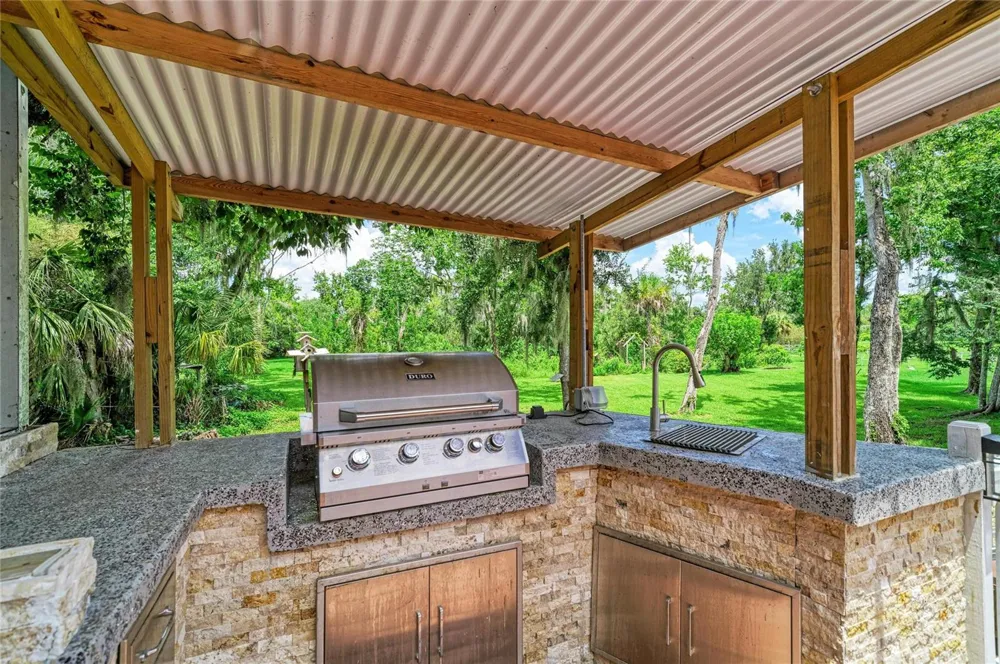 6519 28TH AVENUE E Bradenton, FL 34208