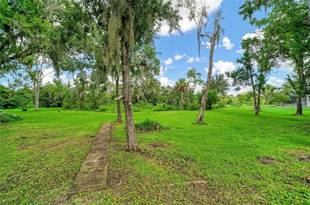 6519 28TH AVENUE E Bradenton, FL 34208
