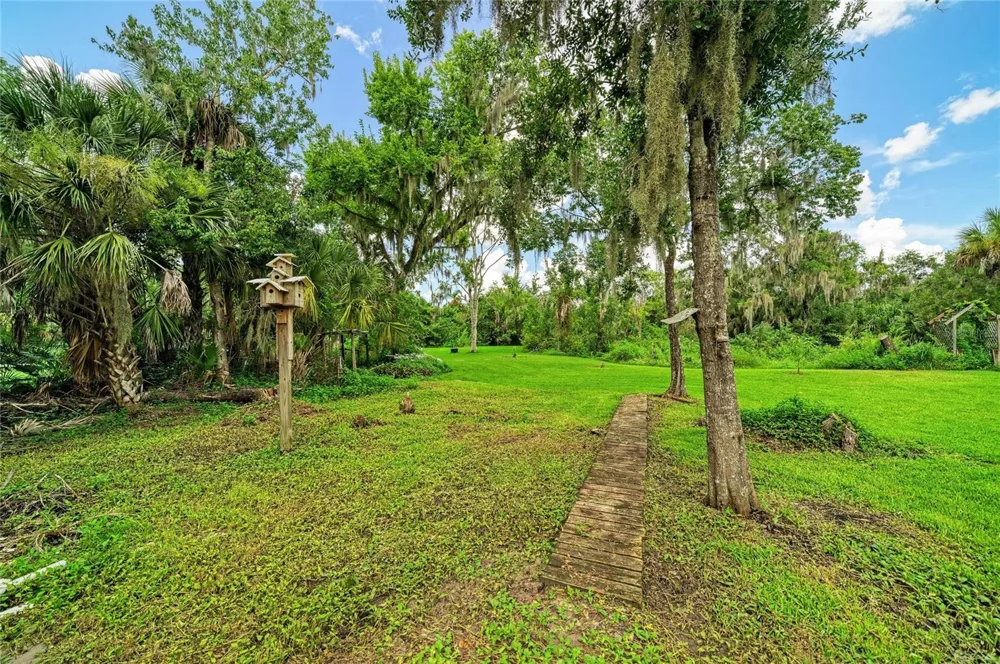 6519 28TH AVENUE E Bradenton, FL 34208