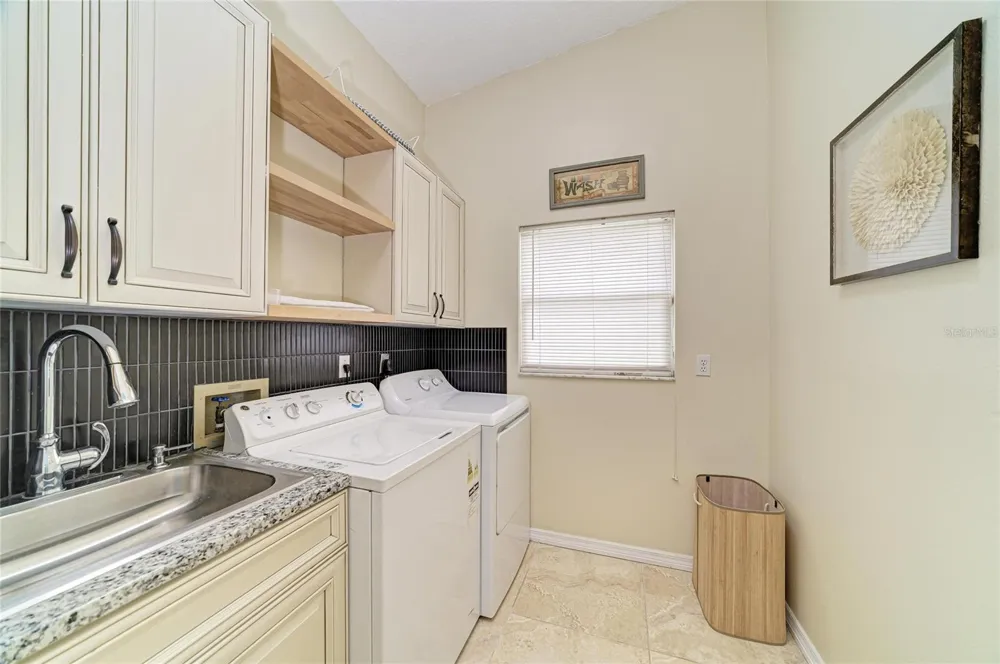6519 28TH AVENUE E Bradenton, FL 34208