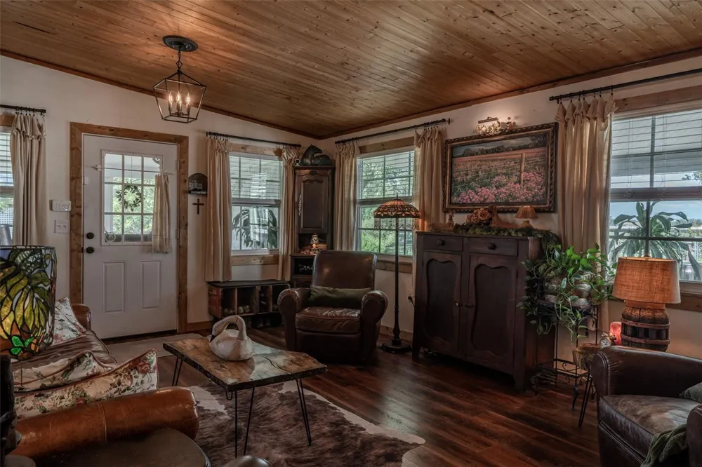 2242 CR 543 Sumterville, FL 33585