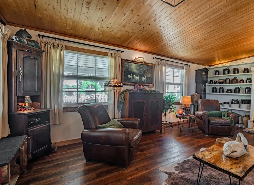 2242 CR 543 Sumterville, FL 33585