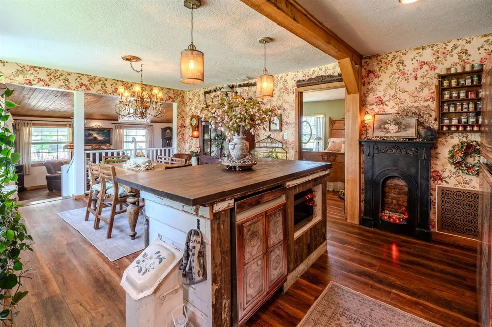 2242 CR 543 Sumterville, FL 33585