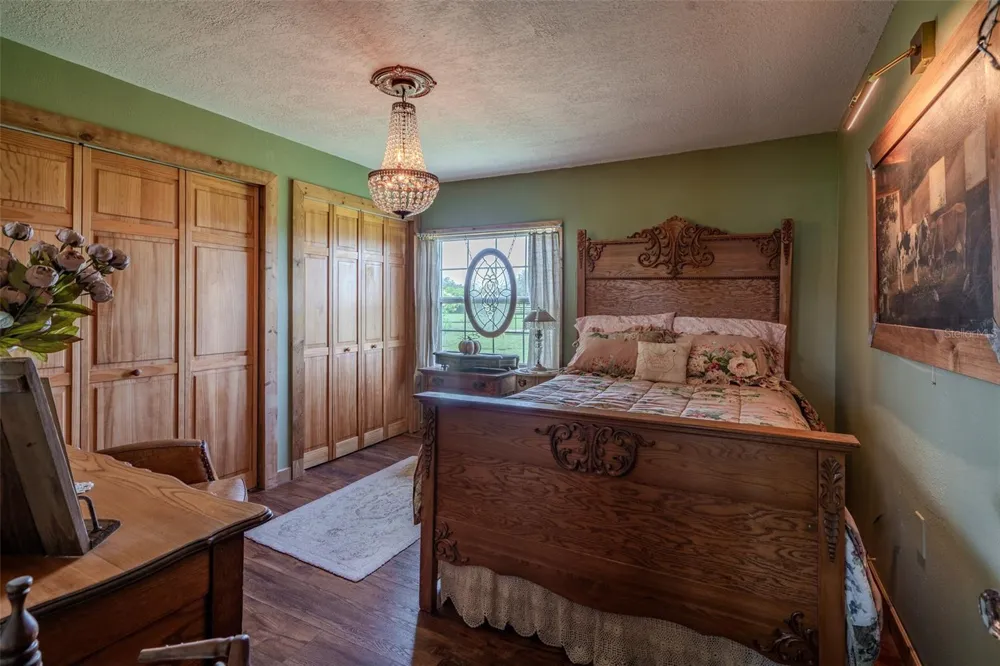 2242 CR 543 Sumterville, FL 33585