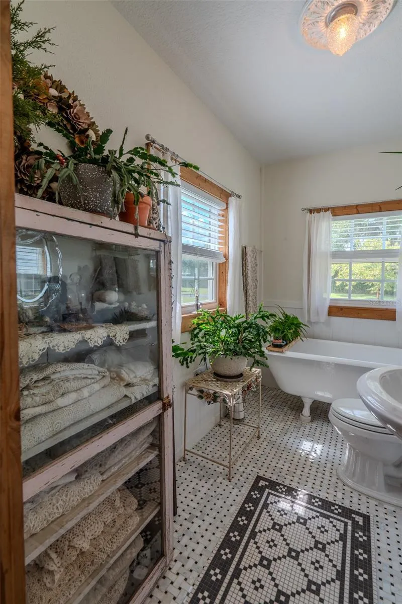 2242 CR 543 Sumterville, FL 33585