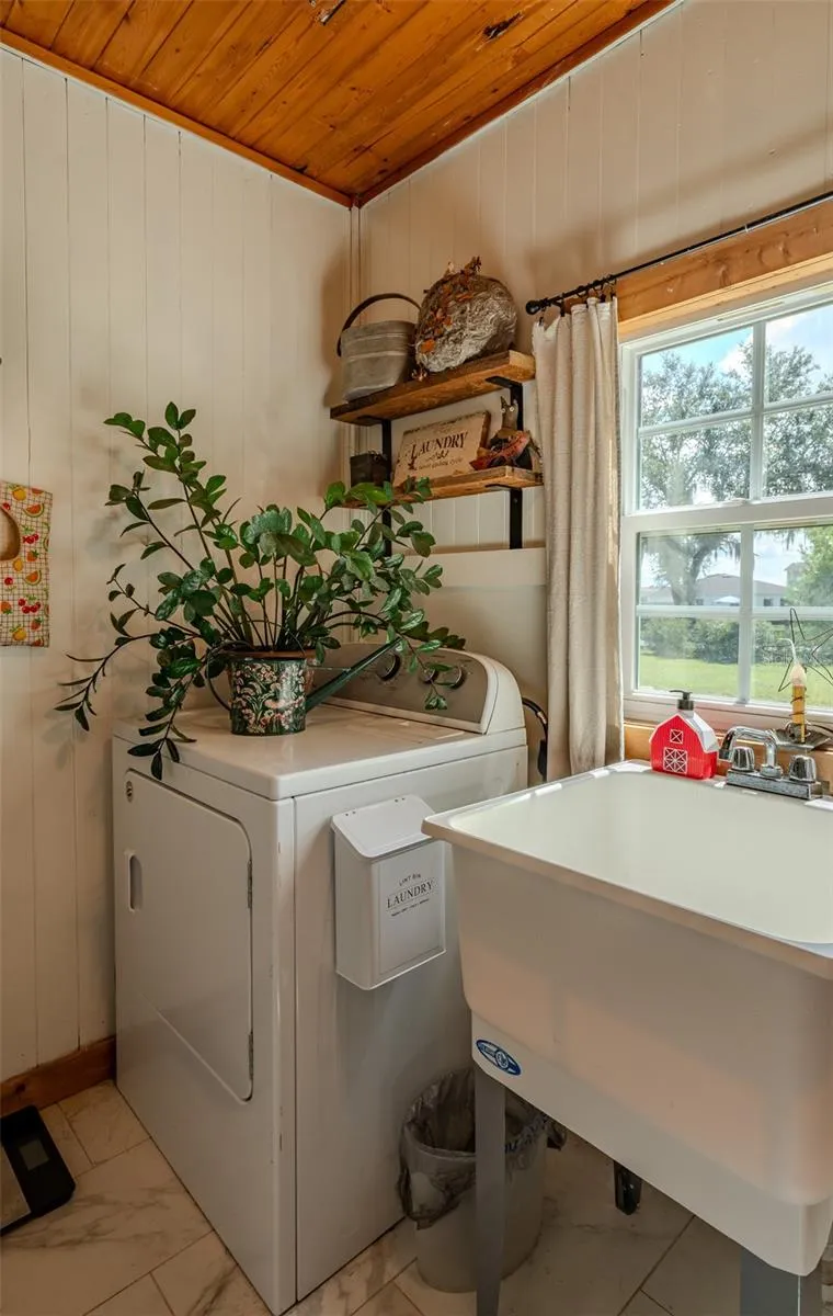 2242 CR 543 Sumterville, FL 33585