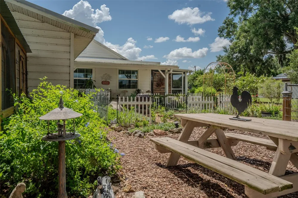 2242 CR 543 Sumterville, FL 33585