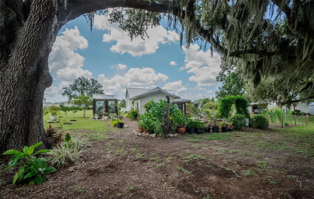 2242 CR 543 Sumterville, FL 33585
