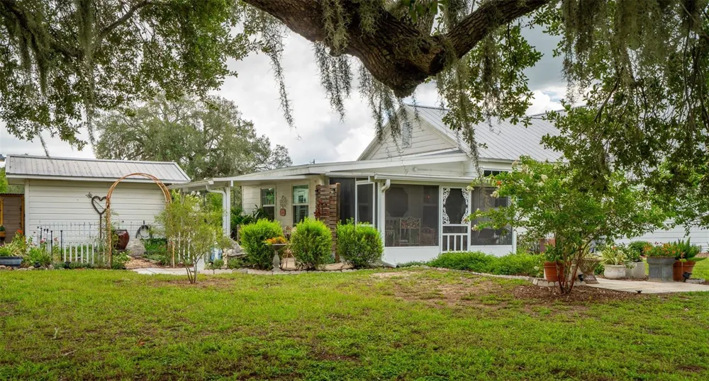 2242 CR 543 Sumterville, FL 33585