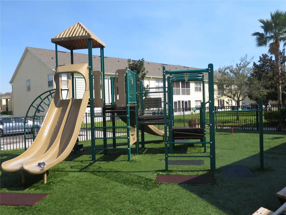 2806 CLUB CORTILE CIRCLE #B Kissimmee, FL 34746
