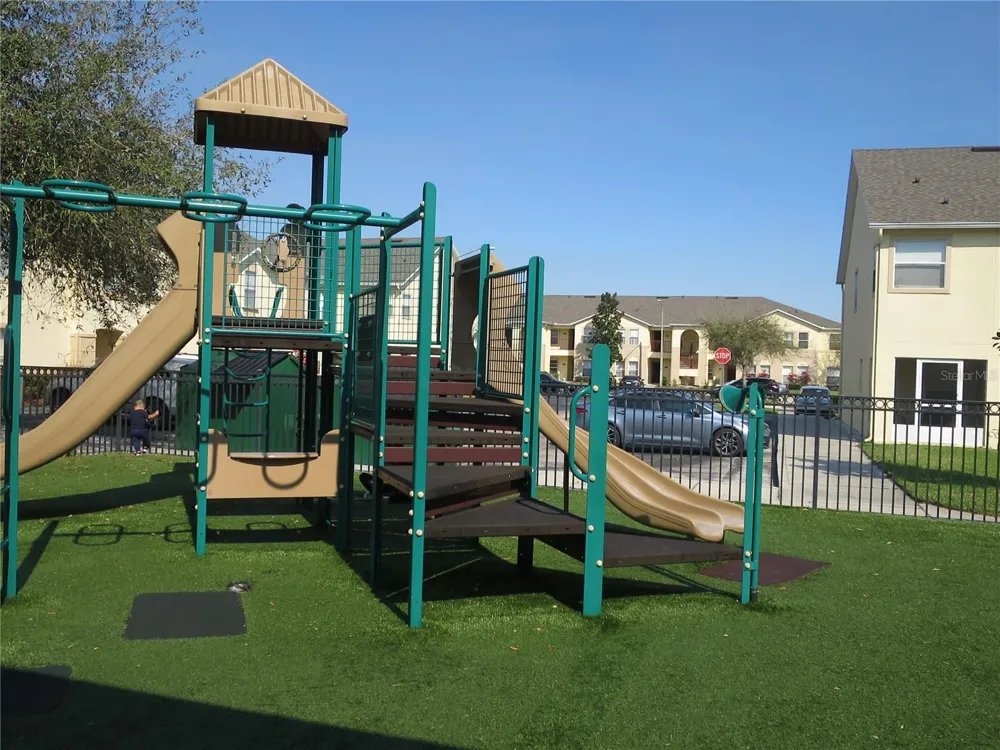 2806 CLUB CORTILE CIRCLE #B Kissimmee, FL 34746