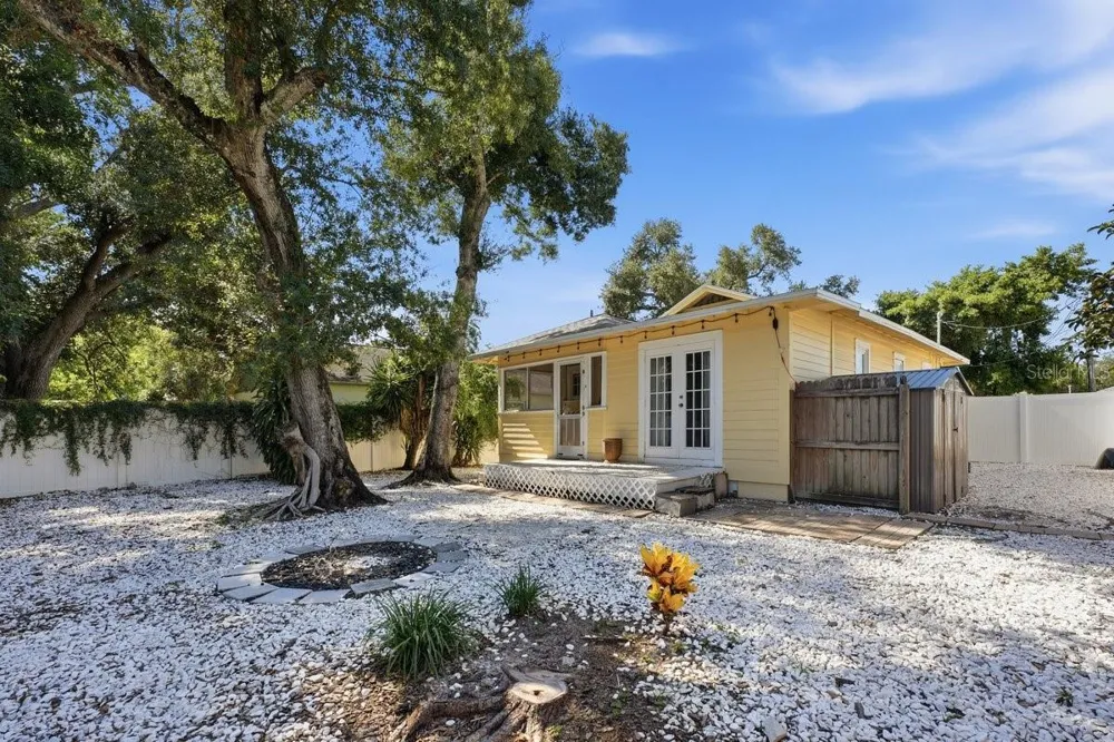 2048 5TH STREET Sarasota, FL 34237