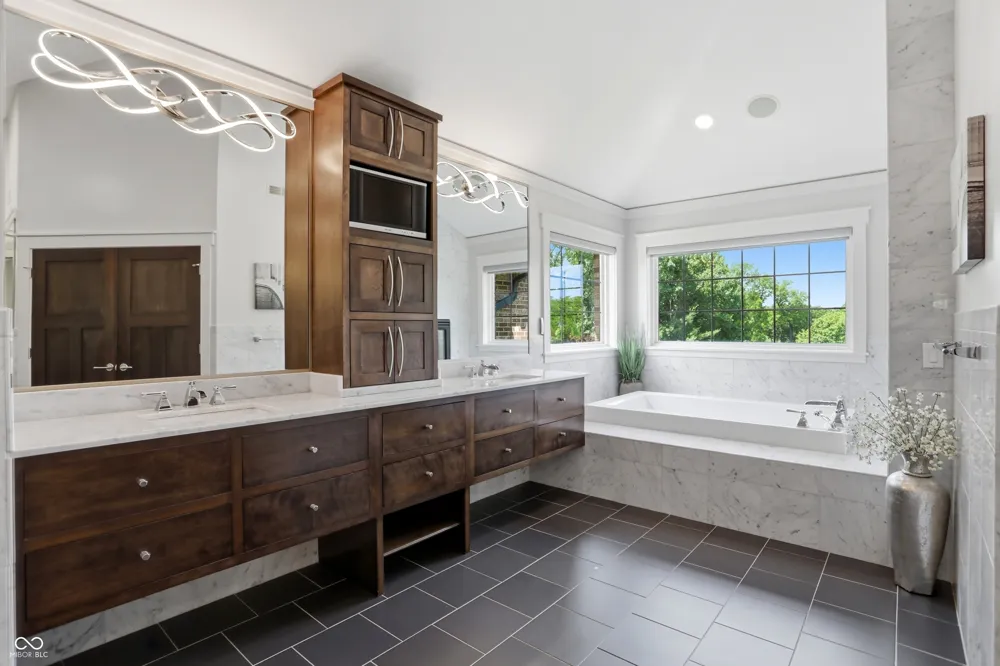 16032 Colleton Court Carmel, IN 46033