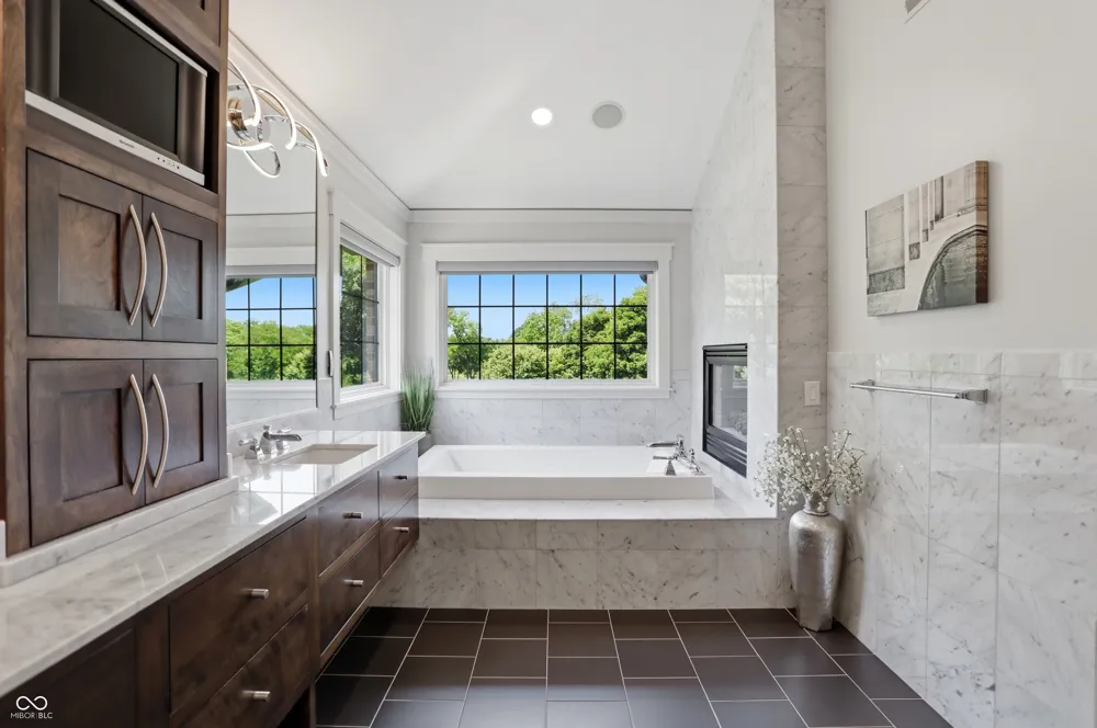 16032 Colleton Court Carmel, IN 46033