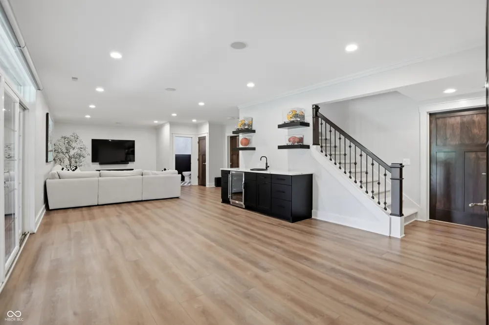 16032 Colleton Court Carmel, IN 46033
