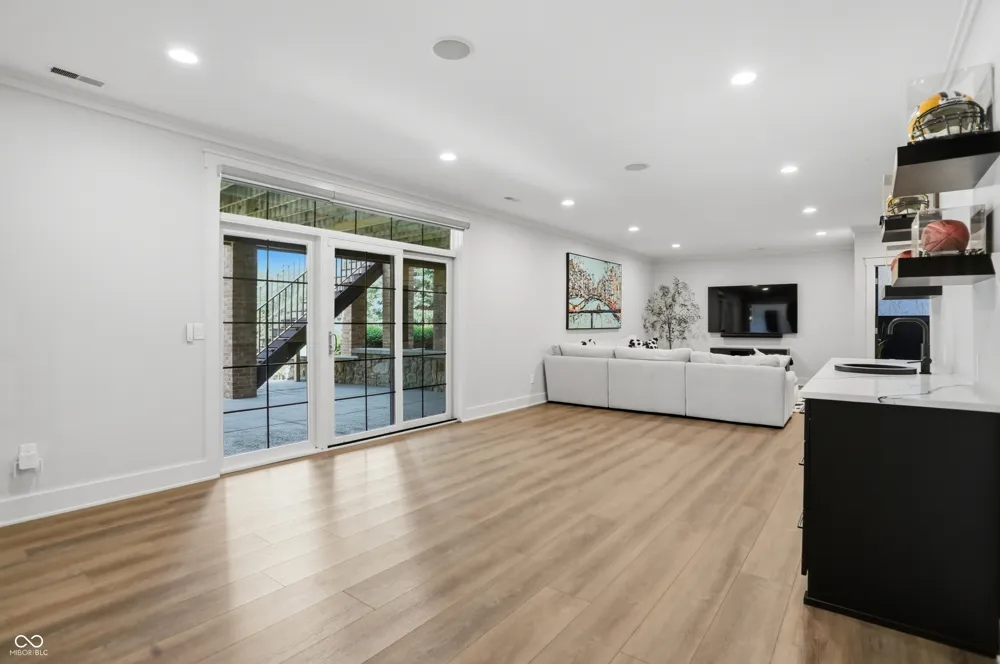 16032 Colleton Court Carmel, IN 46033
