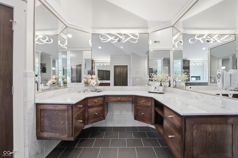 16032 Colleton Court Carmel, IN 46033