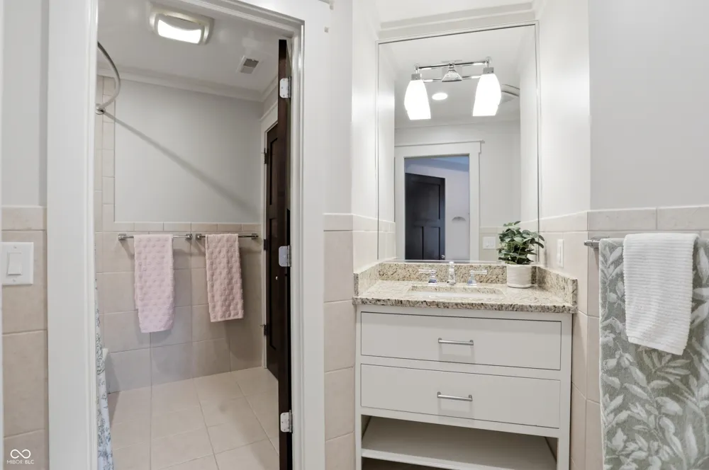16032 Colleton Court Carmel, IN 46033