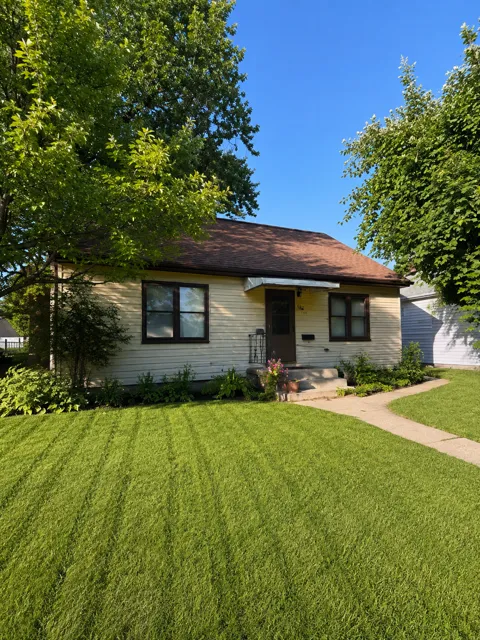 126 Riverside Drive NE