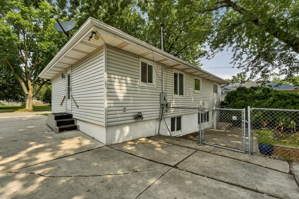 1706 34th Street NW Rochester, MN 55901