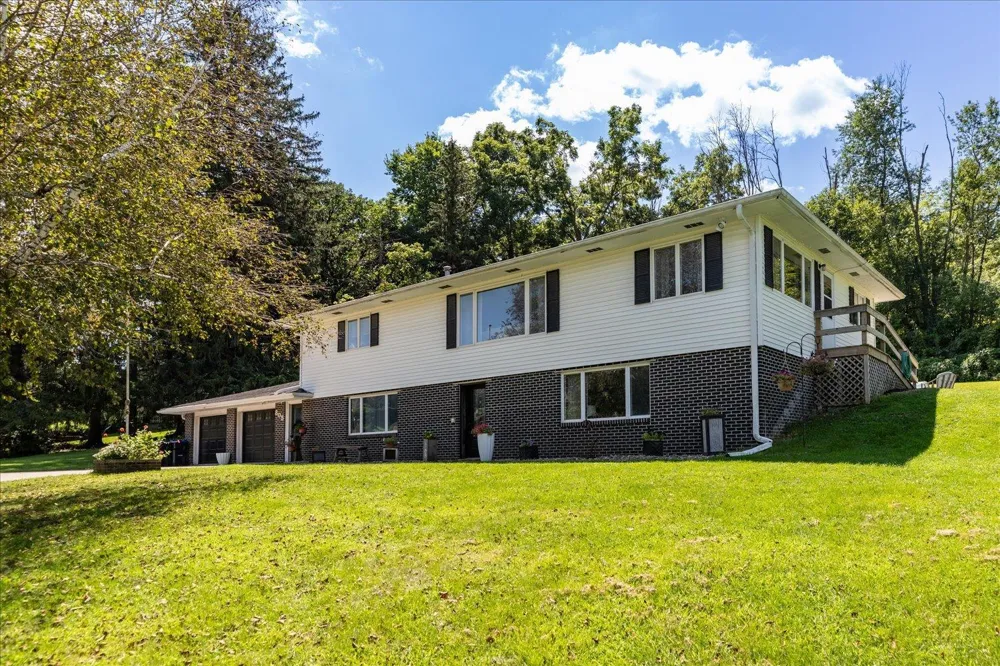 805 Auburn Avenue S Lanesboro, MN 55949