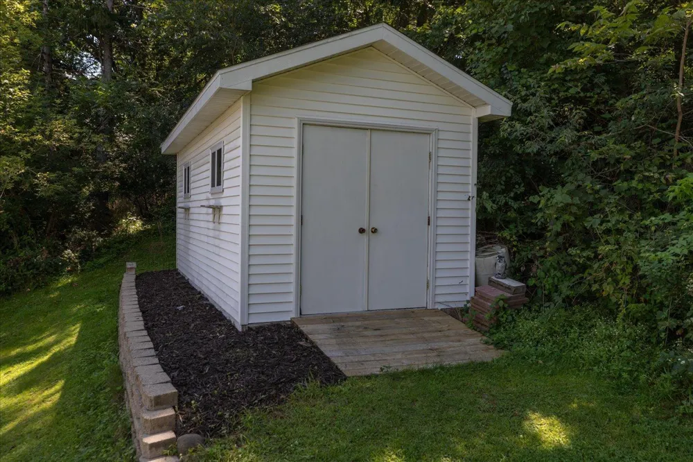 805 Auburn Avenue S Lanesboro, MN 55949
