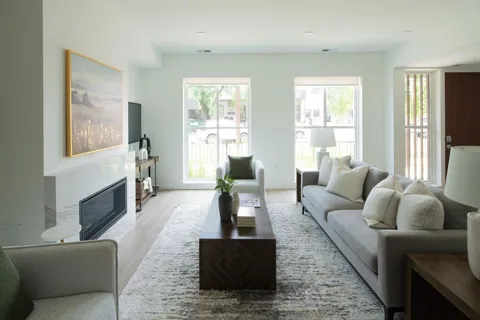 9 West Drive