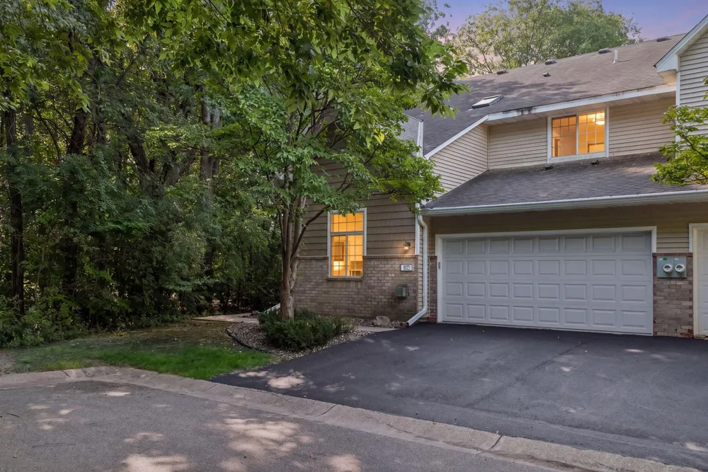 8271 Kimball Drive Eden Prairie, MN 55347